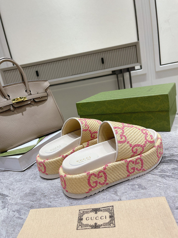 GUC LEATHER SLIDE