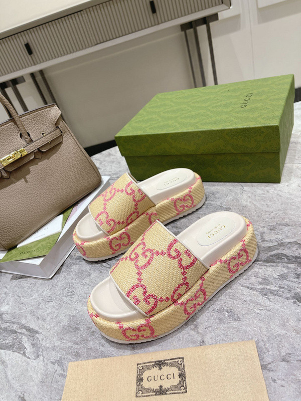 GUC LEATHER SLIDE