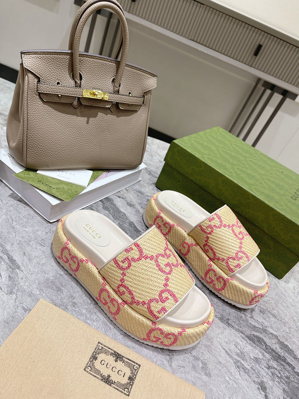 GUC LEATHER SLIDE