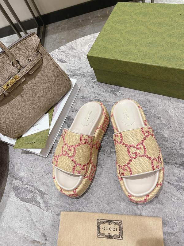 GUC LEATHER SLIDE