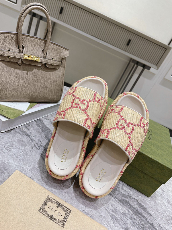 GUC LEATHER SLIDE