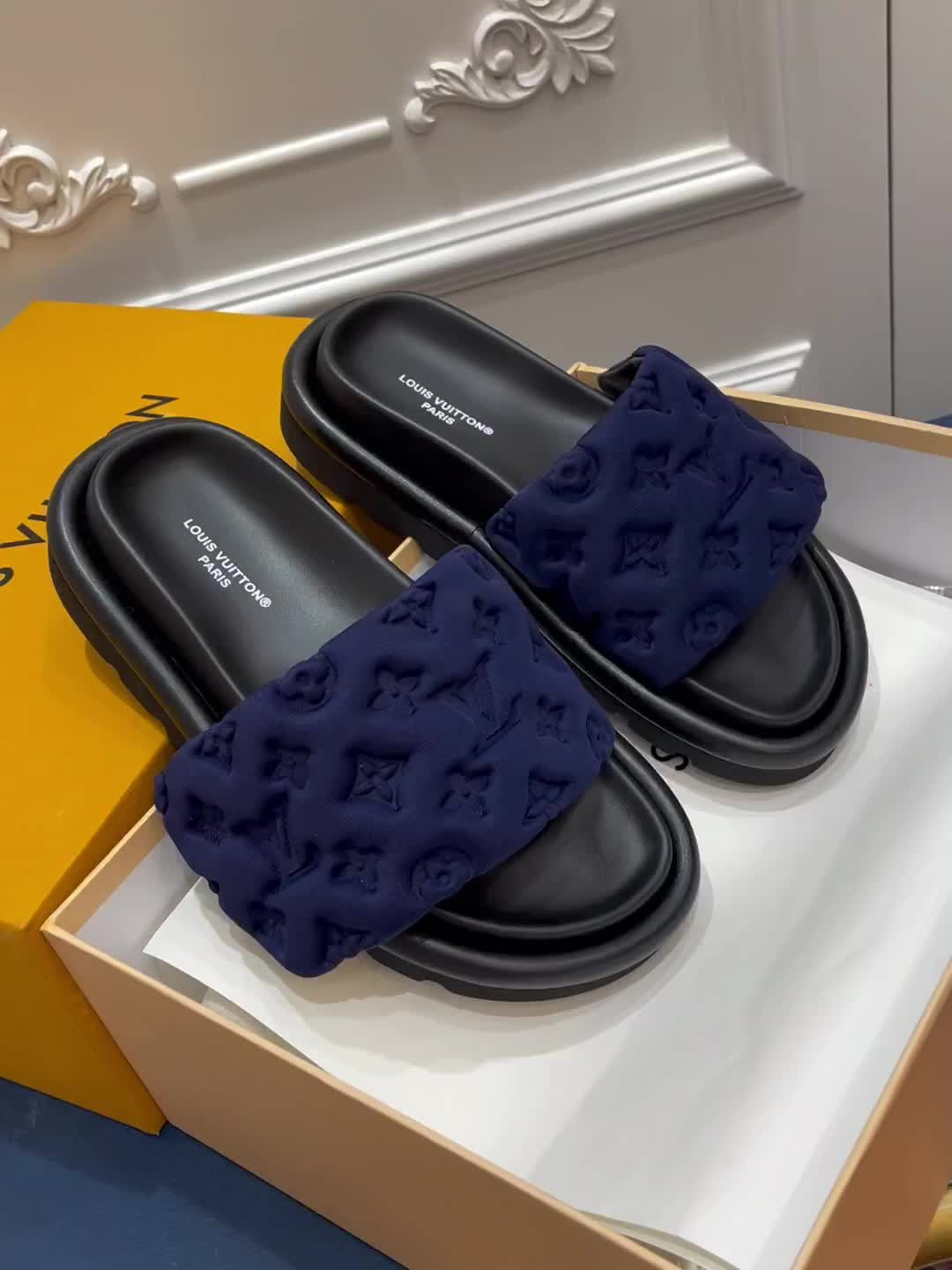 LOU1_TON SLIPPERS