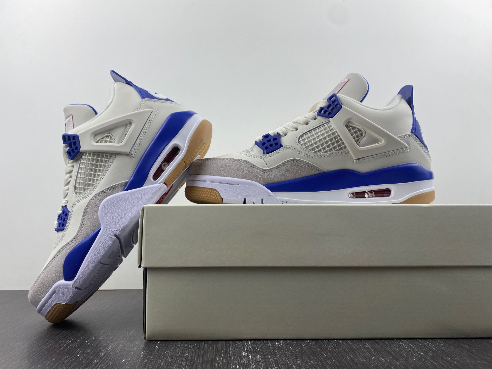NIKE SB X AIR JORDAN 4 “PINE BLUE” DR5415-107