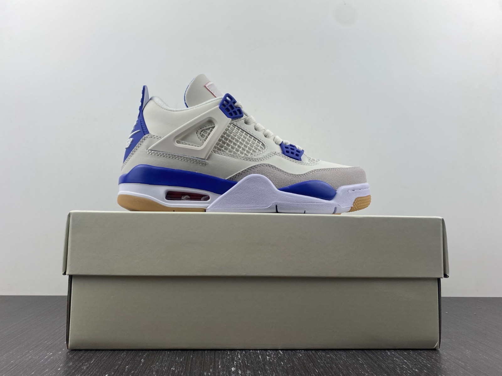 NIKE SB X AIR JORDAN 4 “PINE BLUE” DR5415-107