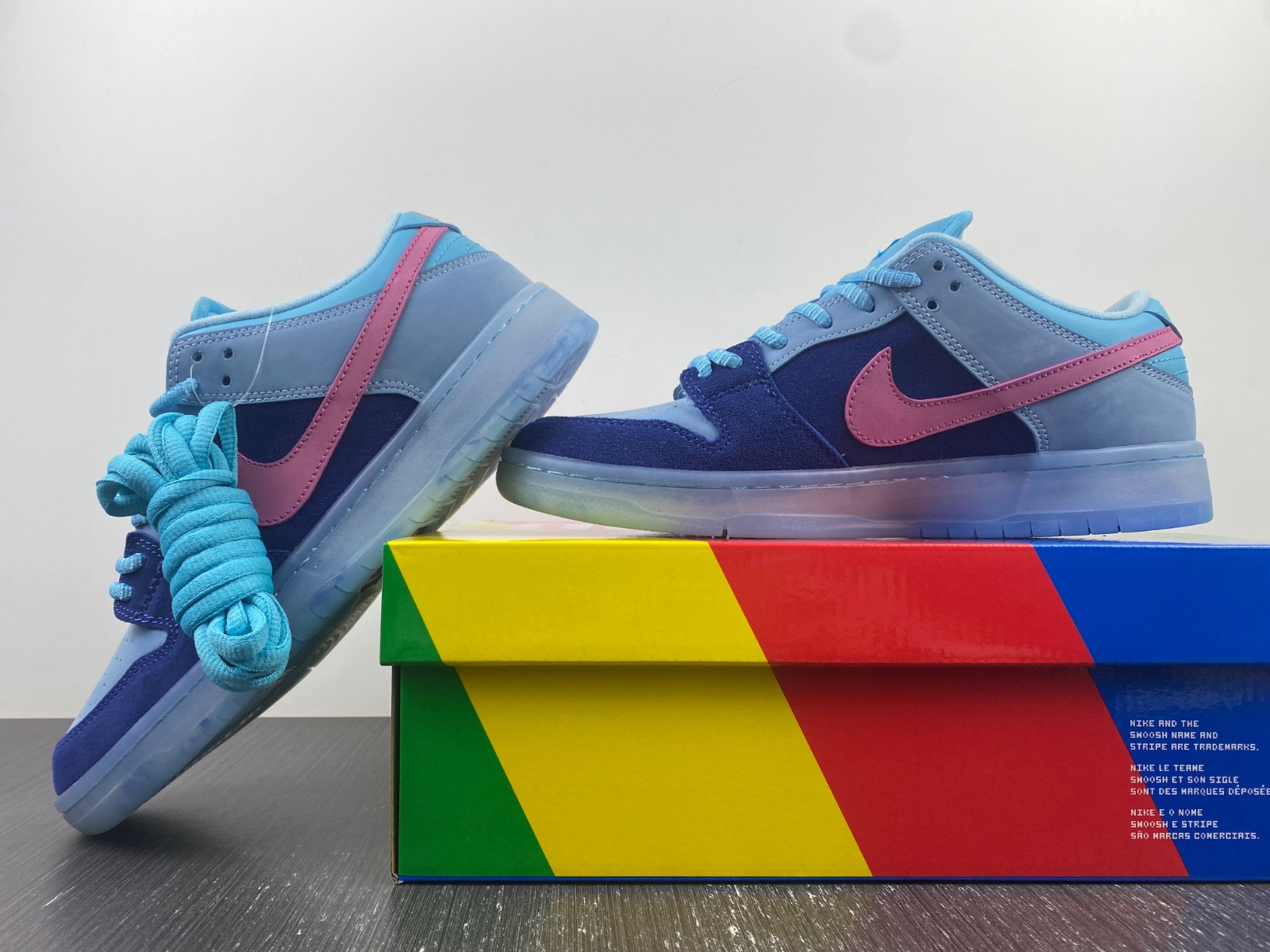 Nike SB Dunk Low Run The Jewels - DO9404-400