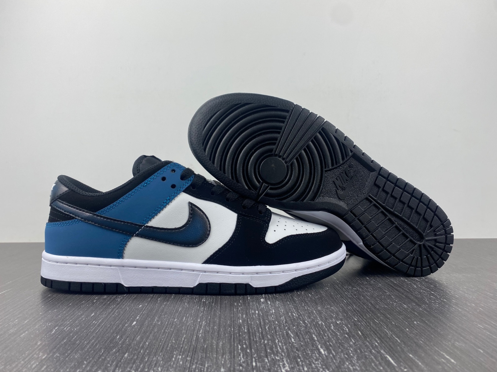 Nike Dunk Low "Black/Teal" FD6923-100