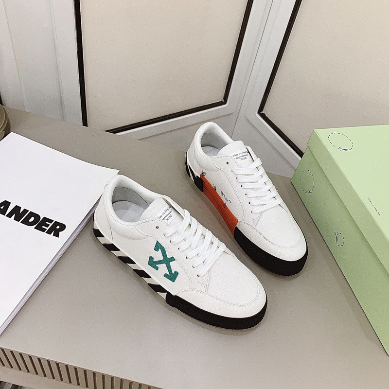Off-White c/o Virgil Abloh