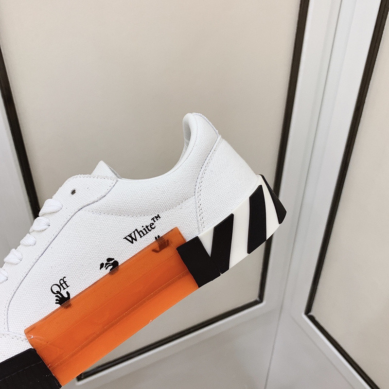 Off-White c/o Virgil Abloh