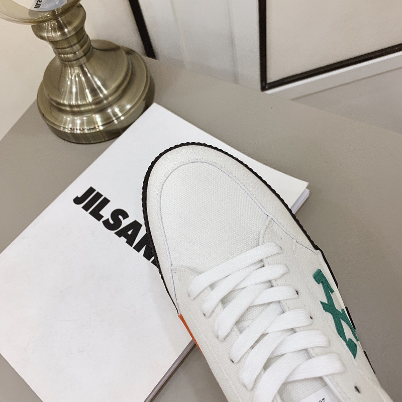 Off-White c/o Virgil Abloh