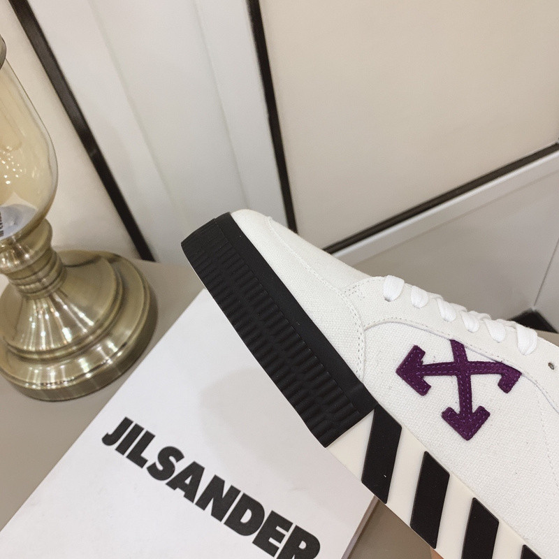 Off-White c/o Virgil Abloh