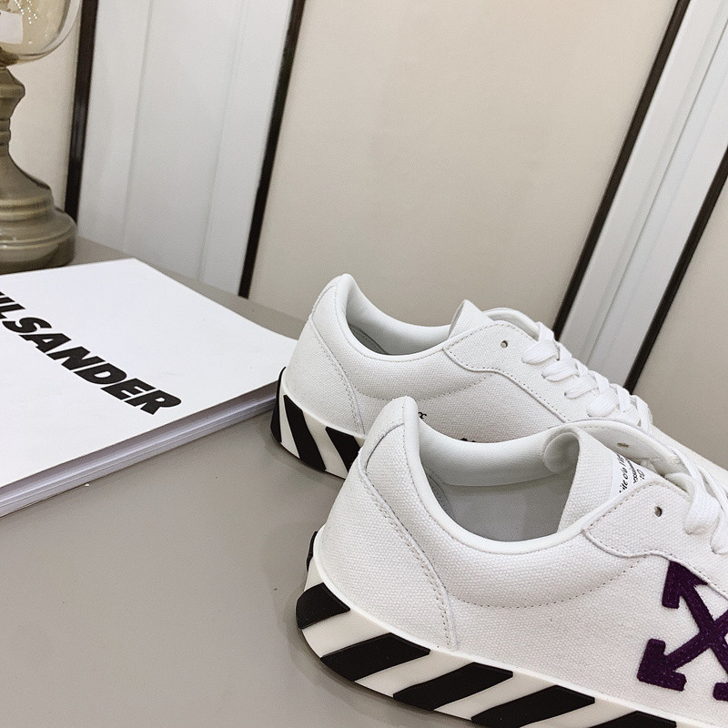 Off-White c/o Virgil Abloh