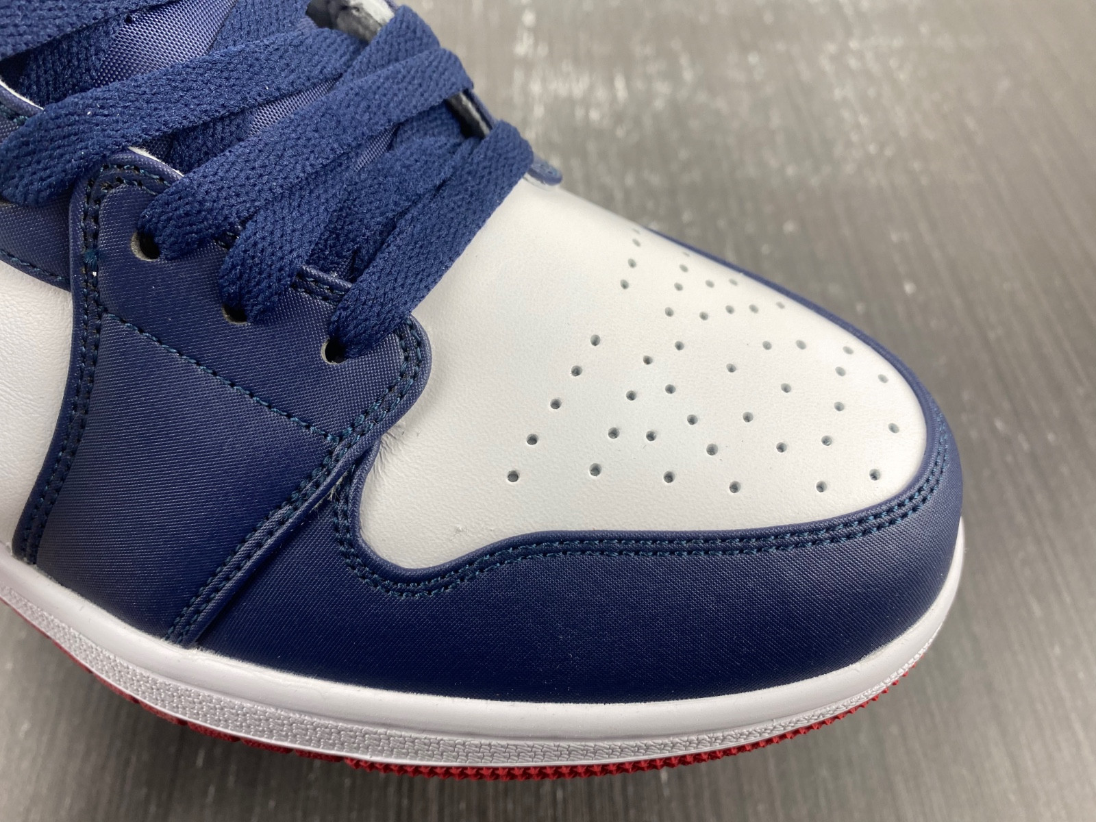 Jordan 1 Mid SE USA - 852542-104