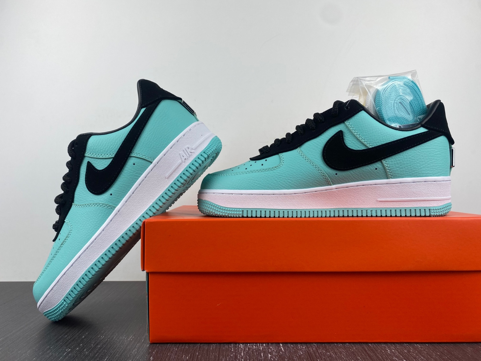 T*f*ny & co. x air force 1 low dz1382-002