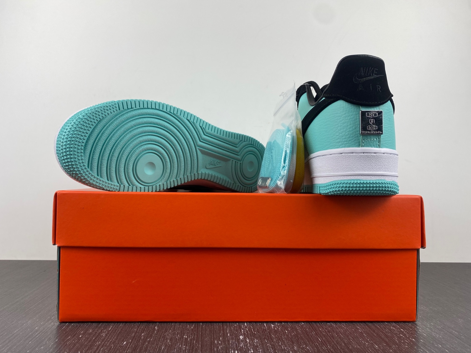 T*f*ny & co. x air force 1 low dz1382-002