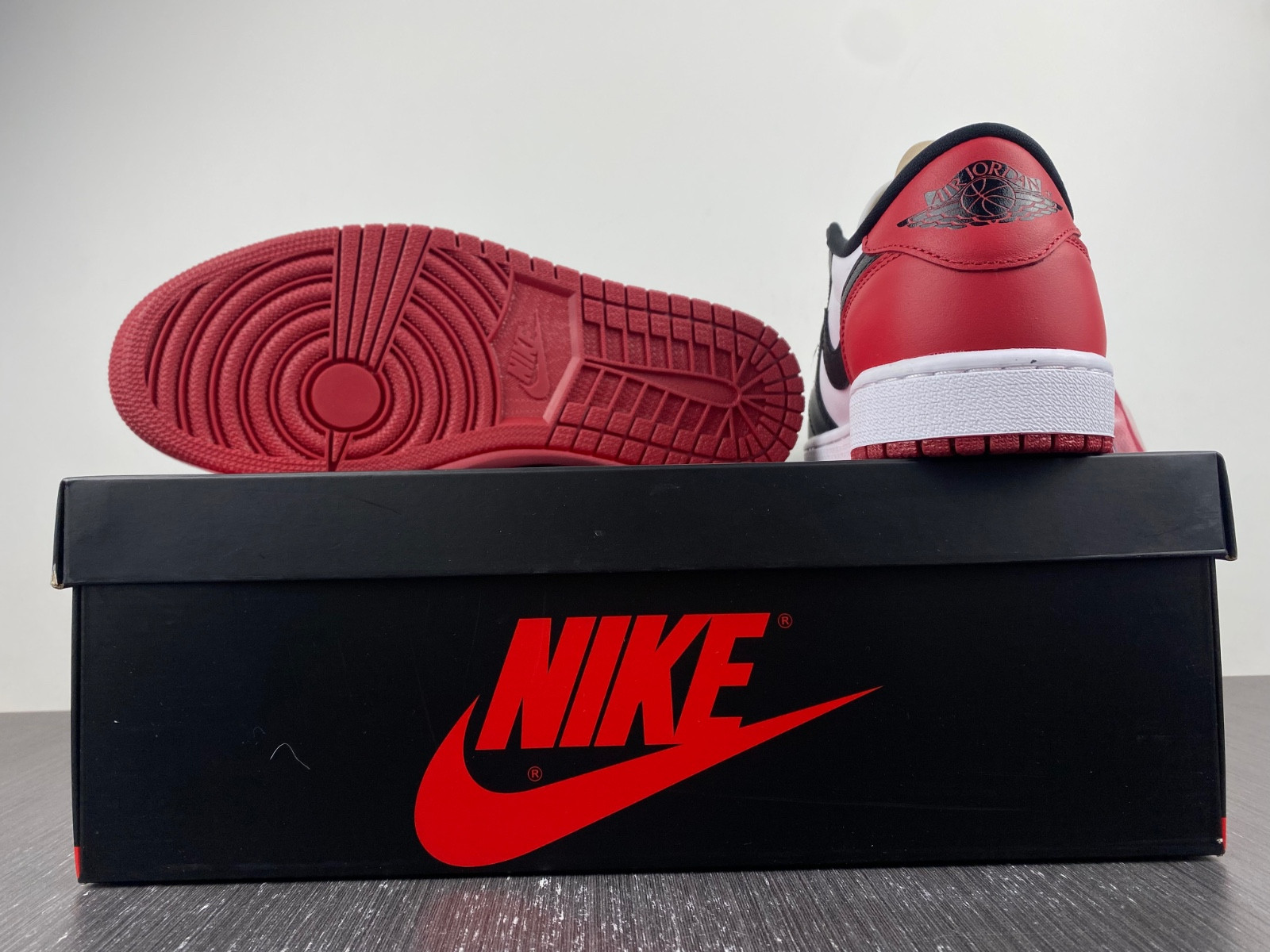 Air Jordan 1 Retro Black Toe 2016 low 555088-125