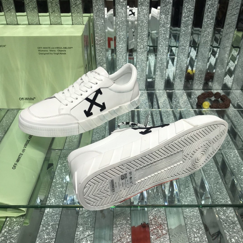 Off-White c/o Virgil Abloh