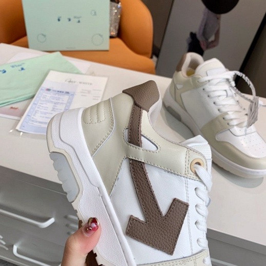 Off-White c/o Virgil Abloh