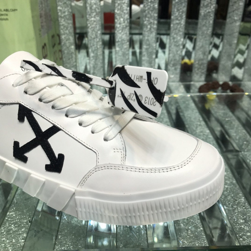 Off-White c/o Virgil Abloh