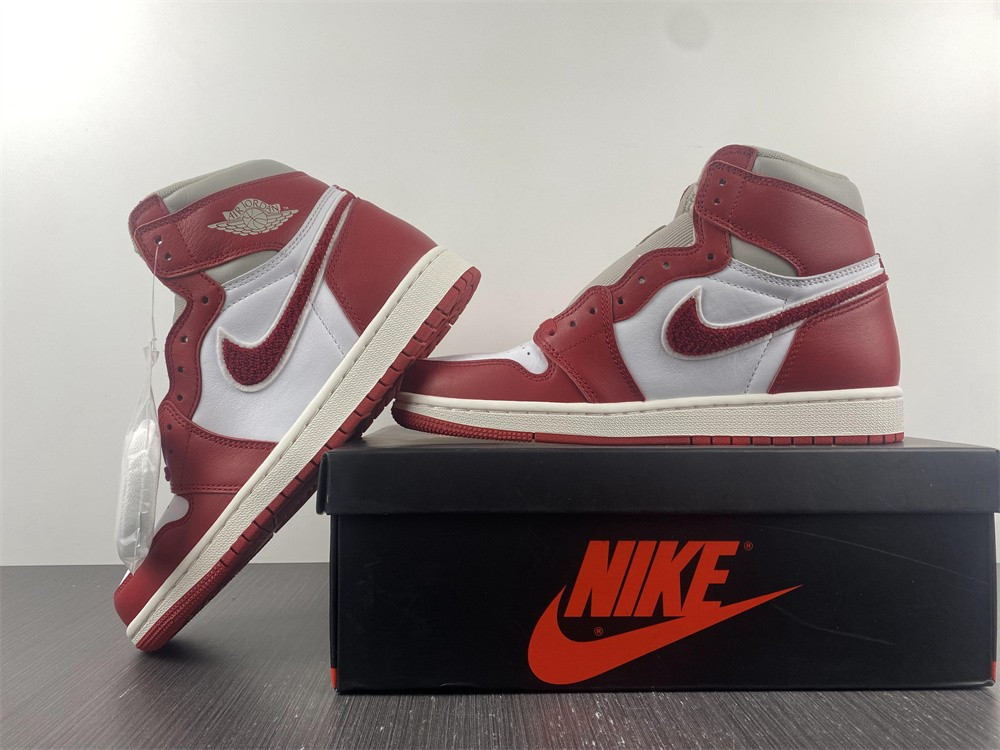Jordan 1 High OG Newstalgia Chenille DJ4891-061