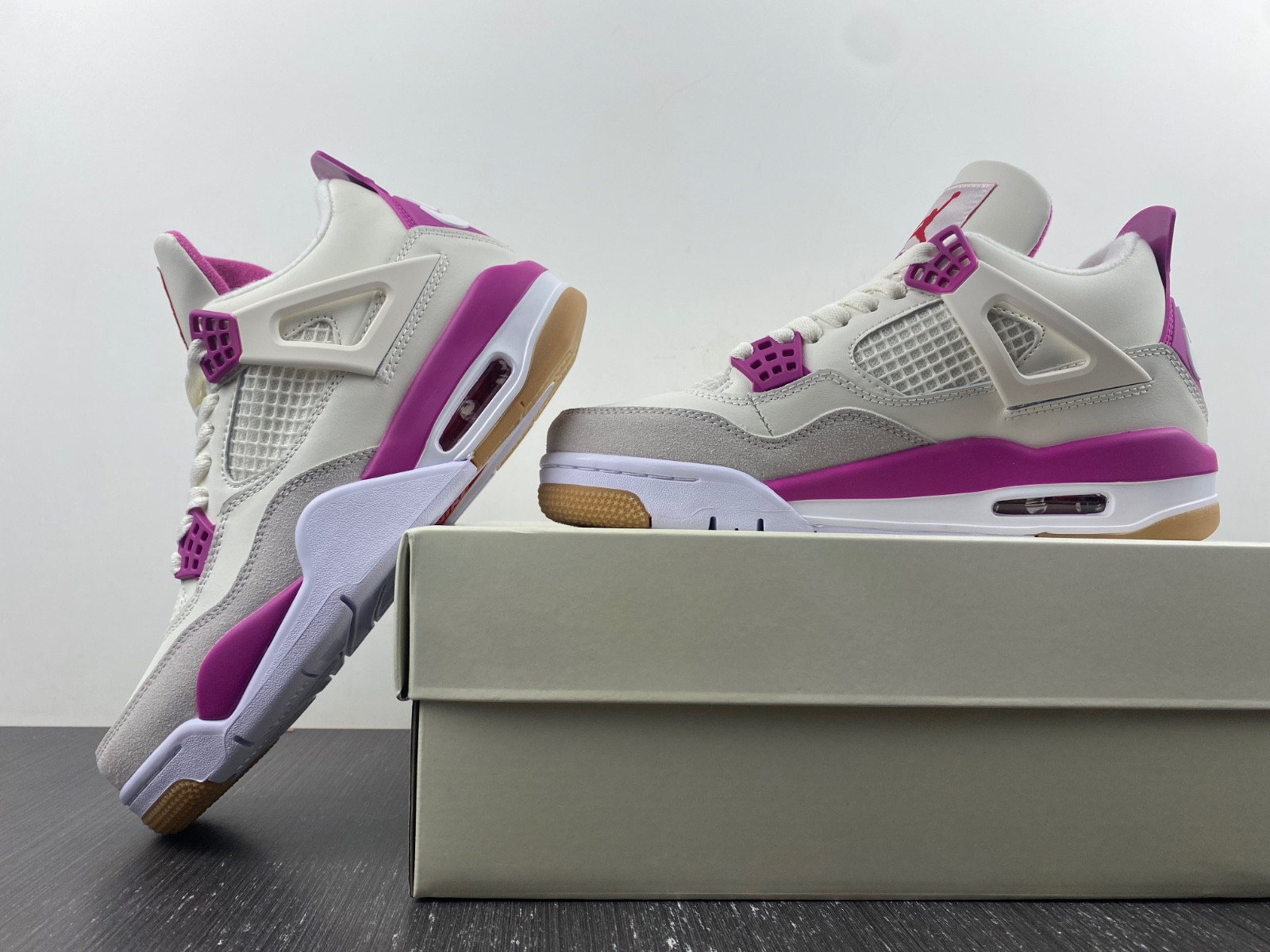 NIKE SB X AIR JORDAN 4 DR5415-106