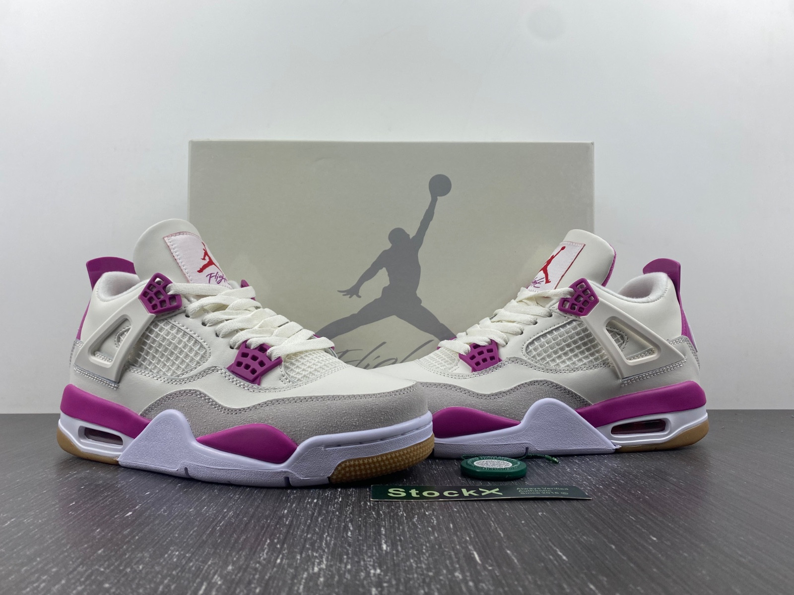 NIKE SB X AIR JORDAN 4 DR5415-106