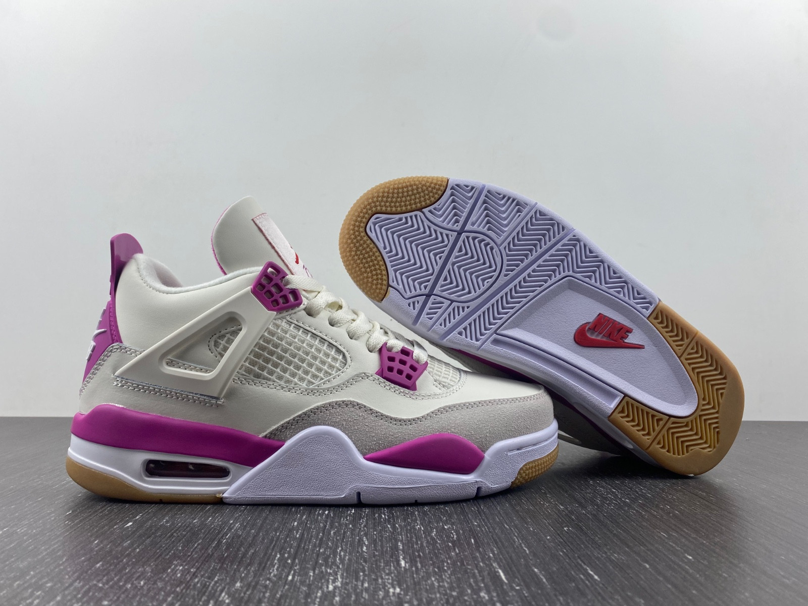 NIKE SB X AIR JORDAN 4 DR5415-106