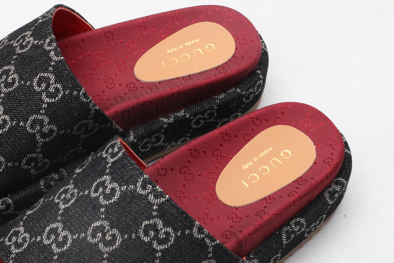 GUC LEATHER SLIDE