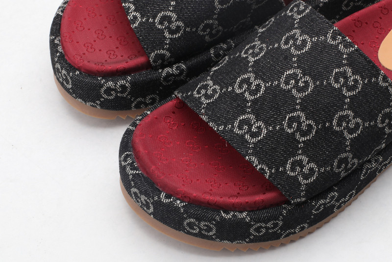 GUC LEATHER SLIDE