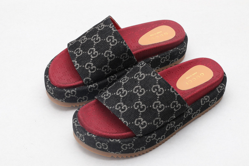 GUC LEATHER SLIDE