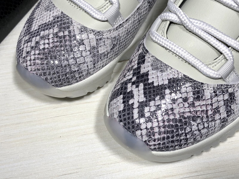 AIR JORDAN 11 RETRO LOW 