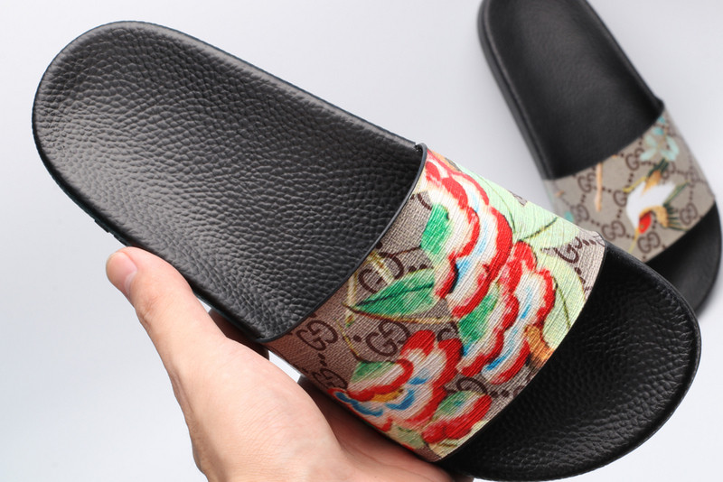 GUC LEATHER SLIDE