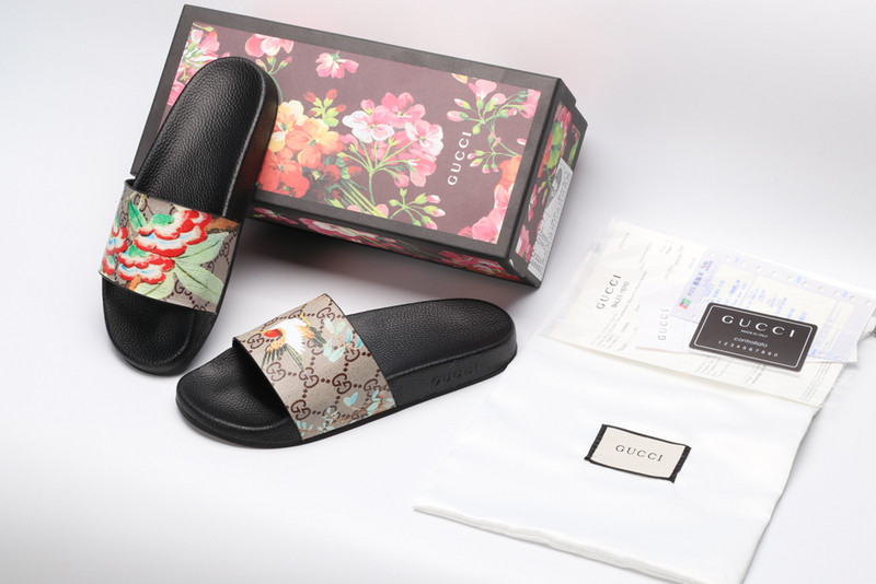 GUC LEATHER SLIDE