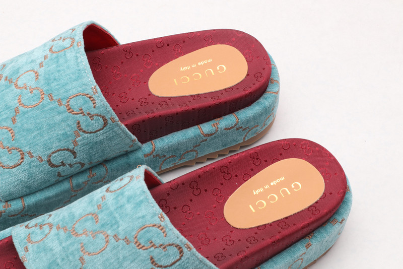 GUC LEATHER SLIDE