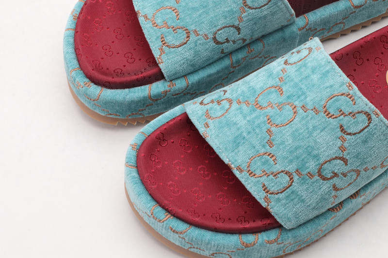 GUC LEATHER SLIDE