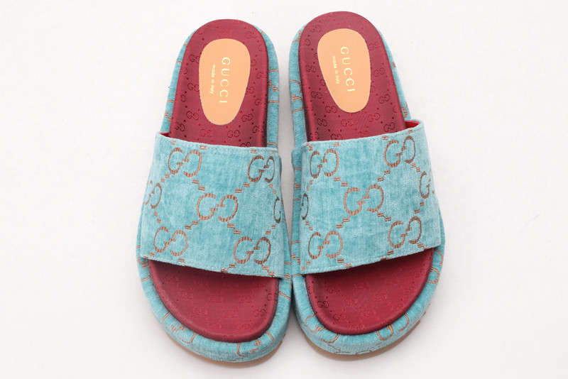 GUC LEATHER SLIDE