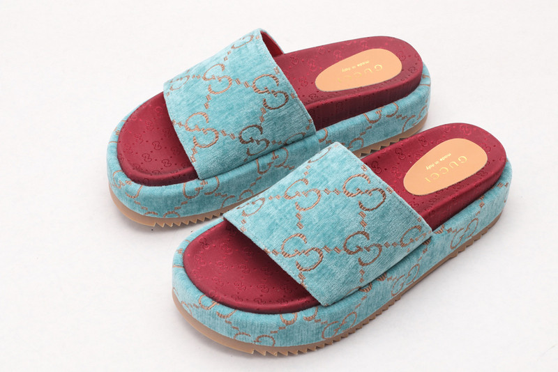 GUC LEATHER SLIDE