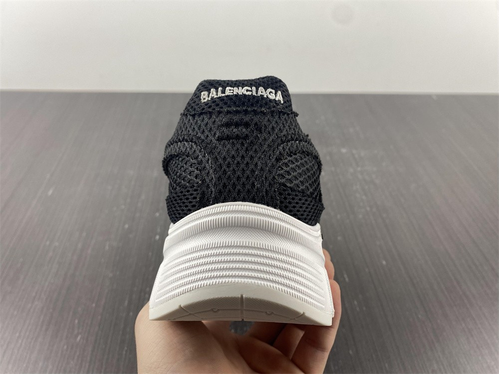 Ba*len*cia*ga phantom sneaker