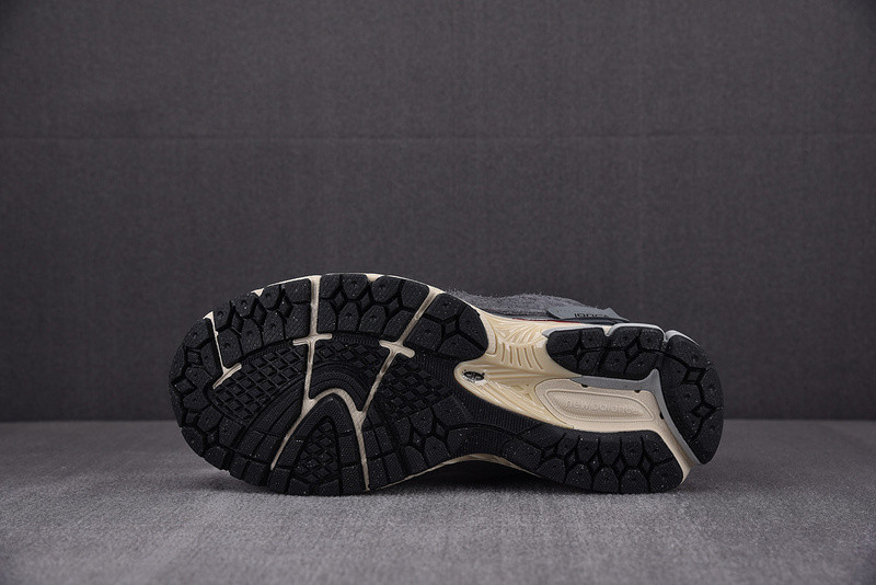 New Balance M1906D