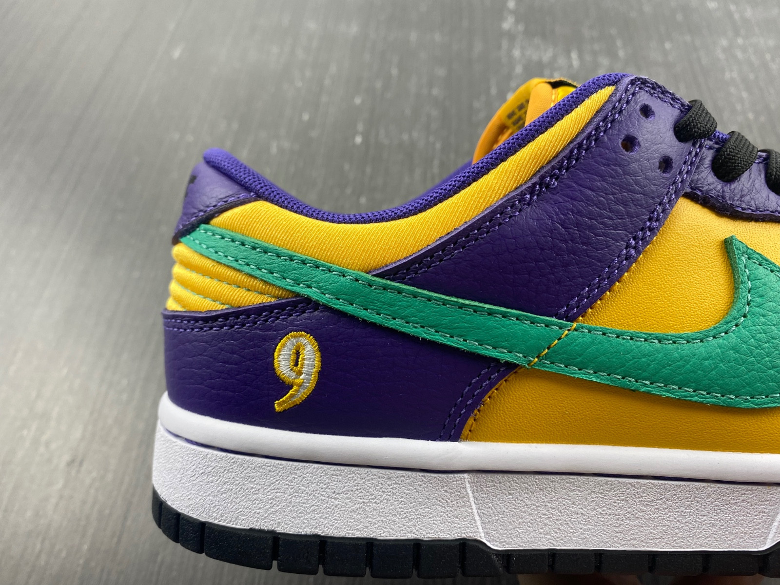 Nike Dunk Low LX Lisa Leslie (W) DO9581-500