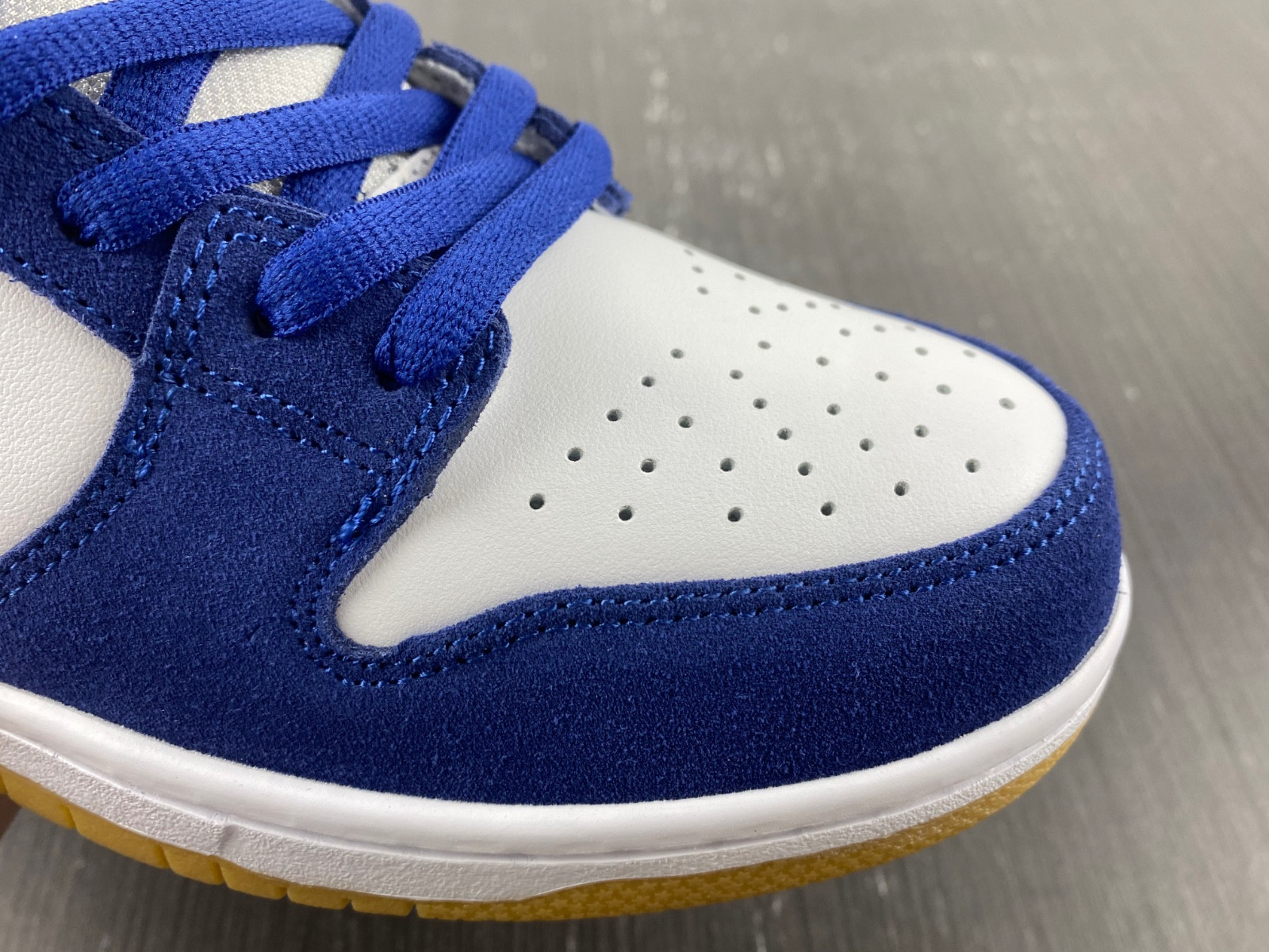 Nike SB Dunk Low “LA Dodgers” DO9395-400