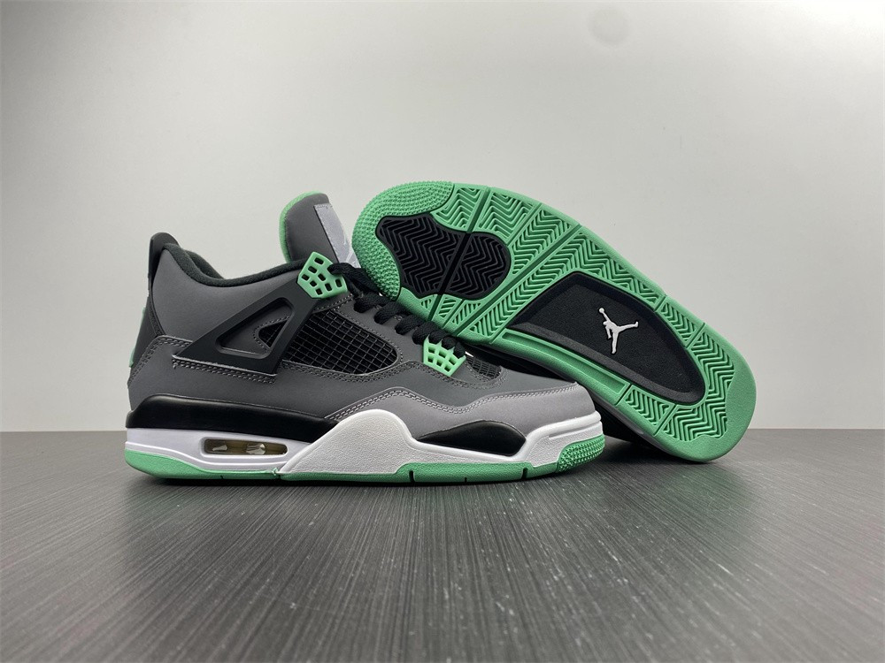 AIR JORDAN 4