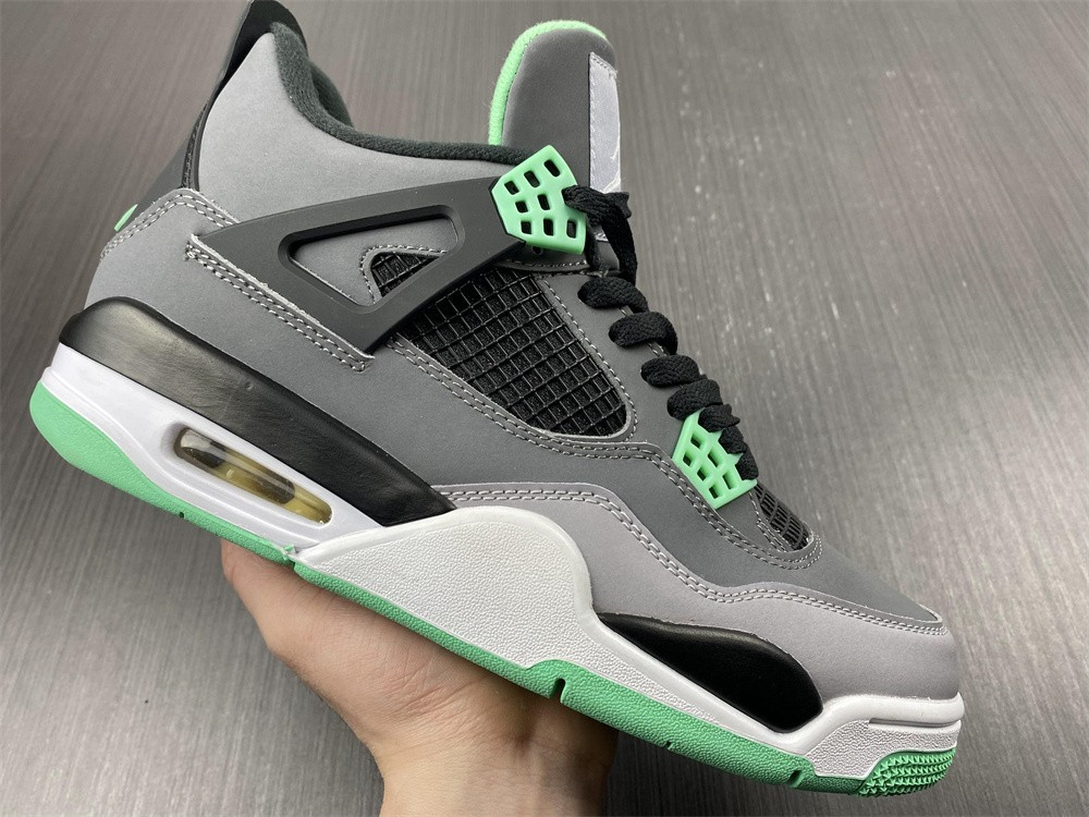 AIR JORDAN 4