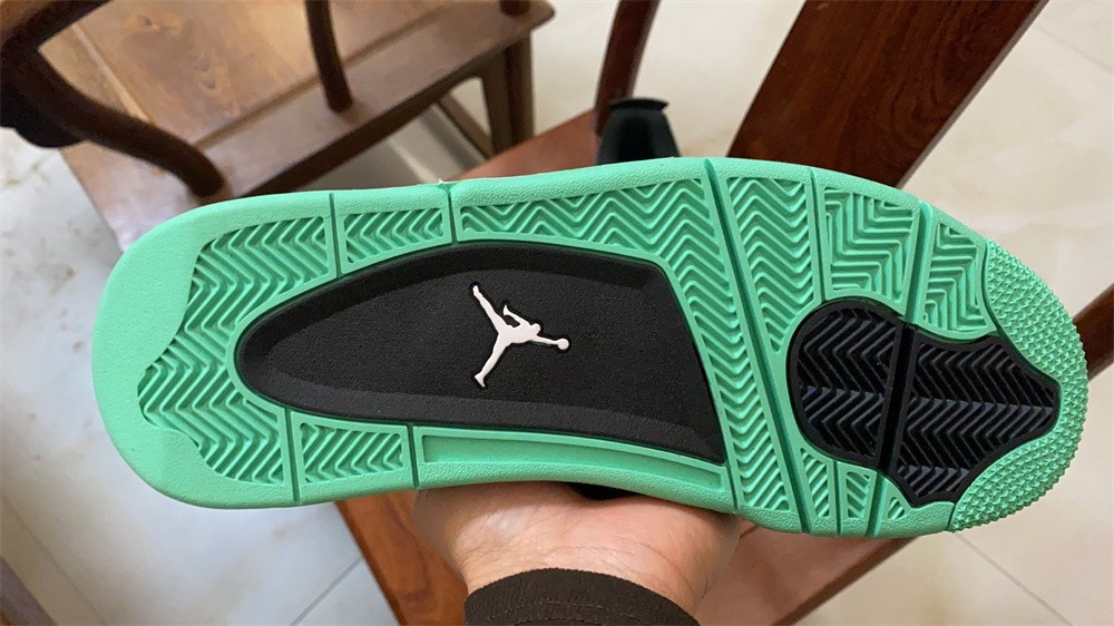 AIR JORDAN 4