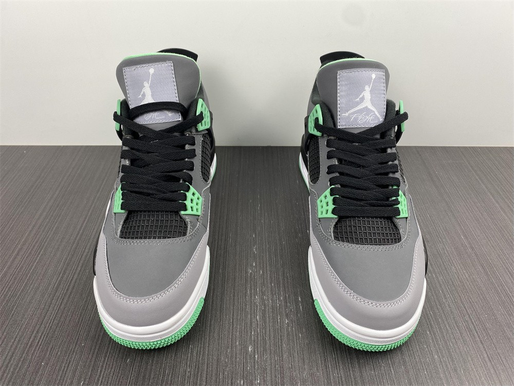 AIR JORDAN 4