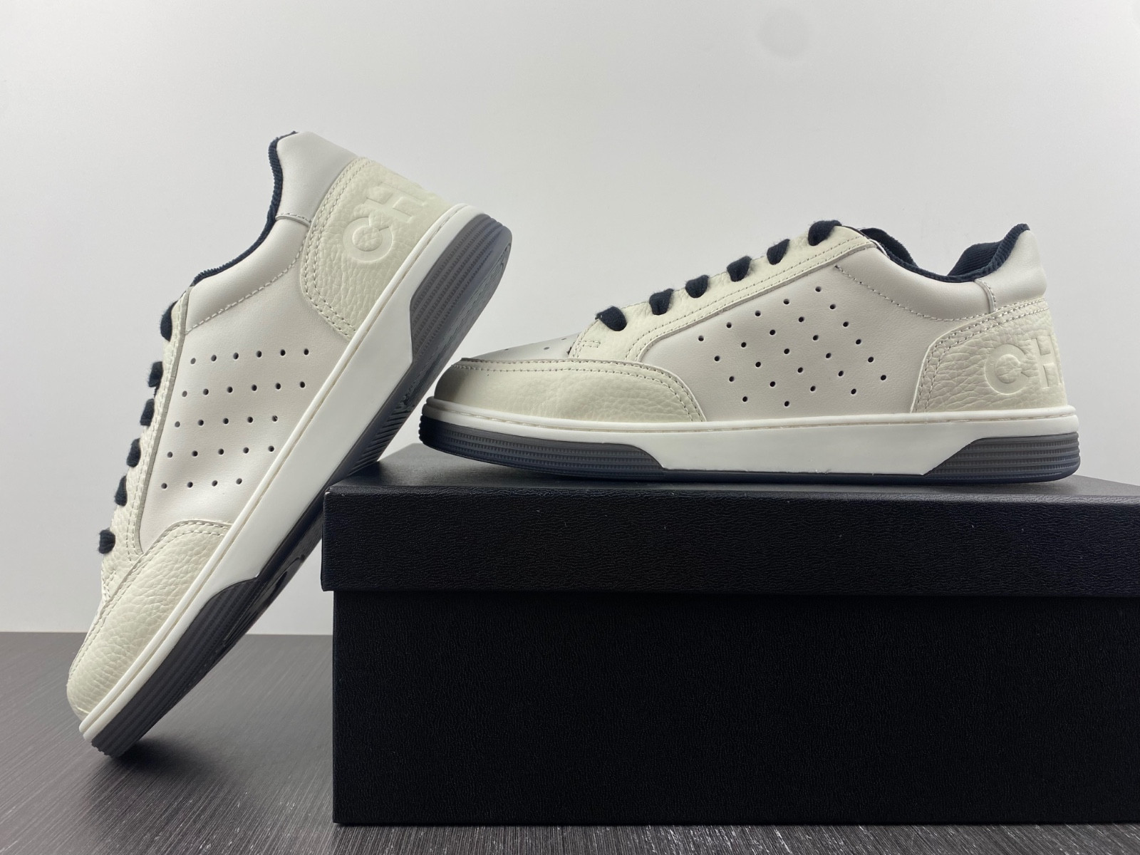 CHA_NEL SNEAKERS