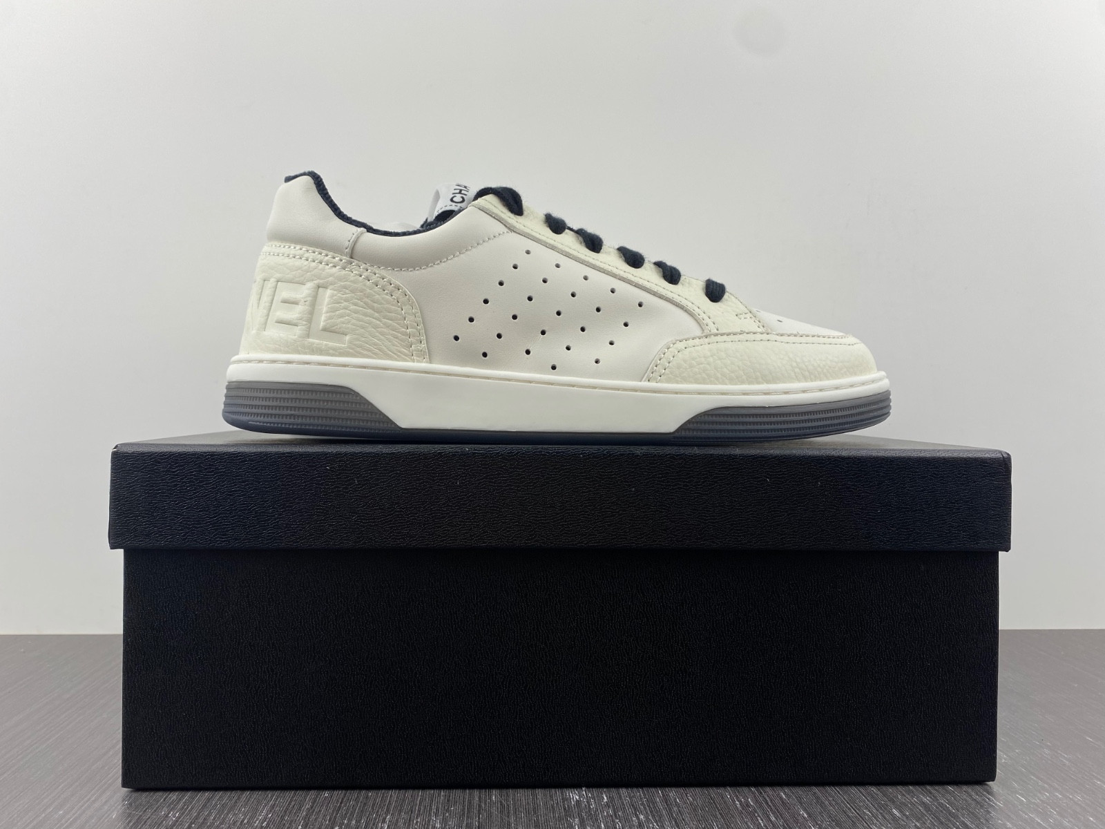 CHA_NEL SNEAKERS