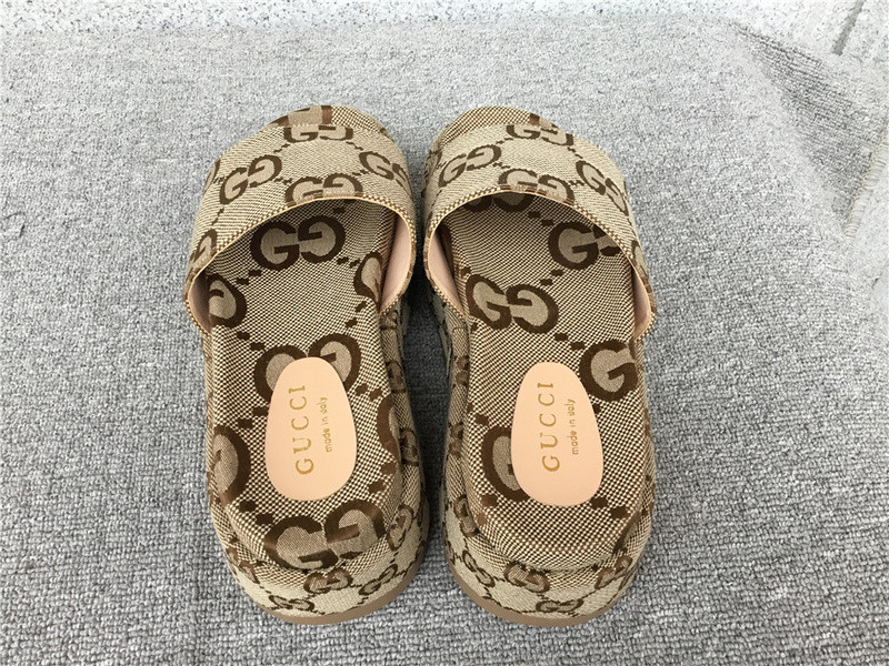 GUC LEATHER SLIDE