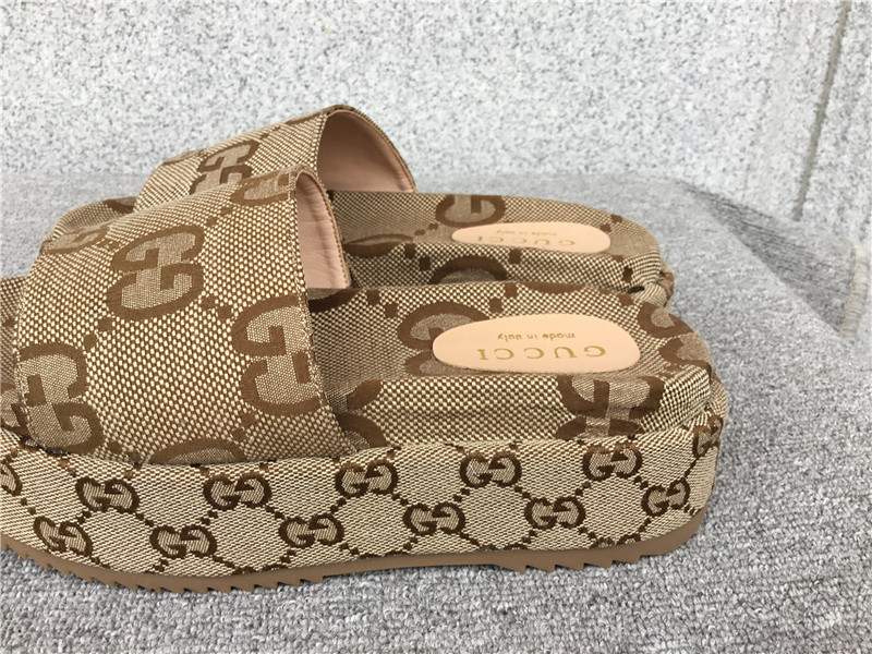 GUC LEATHER SLIDE