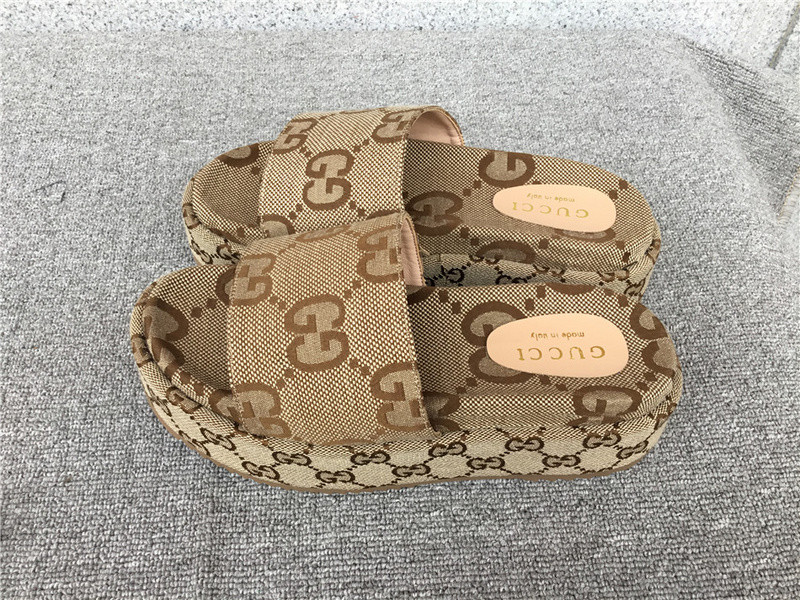 GUC LEATHER SLIDE
