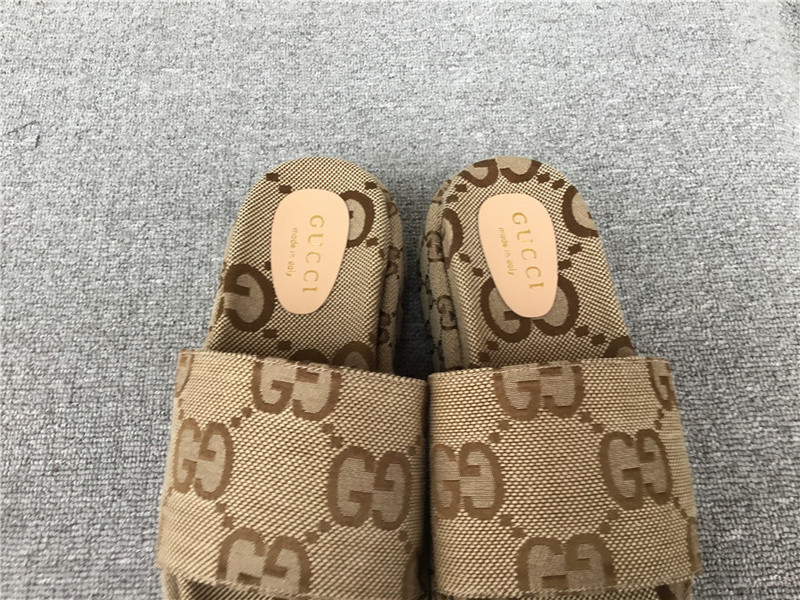 GUC LEATHER SLIDE